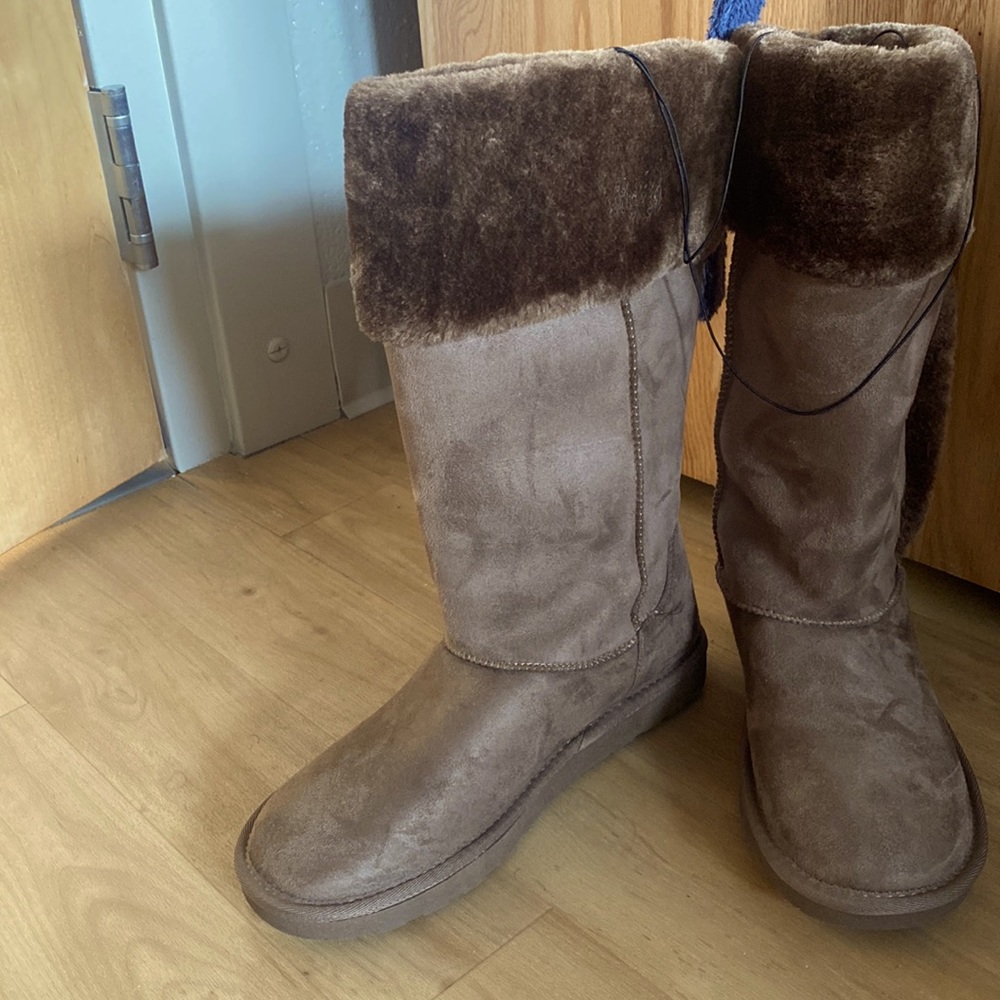 Selling Arizona Jean Co. winter boots. Brown. Size 9 medium